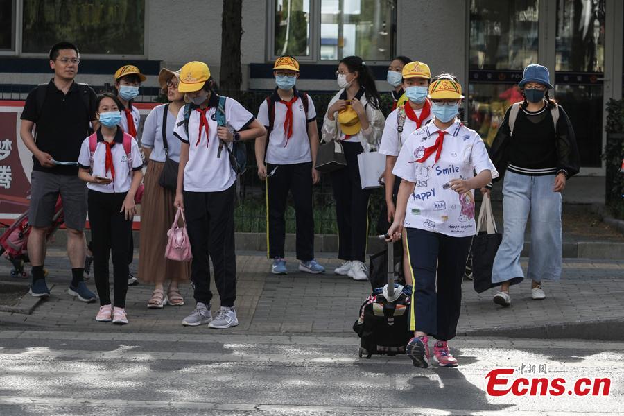 Mais de 400.000 estudantes em Beijing retomam as aulas