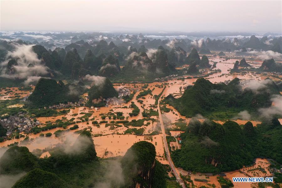 320.000 pessoas afetadas por chuvas torrenciais em Guangxi, na China

