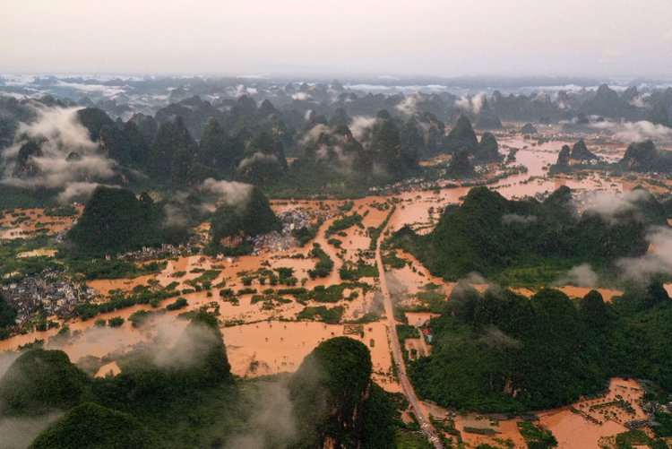 Chuvas torrenciais atingem sudoeste da China