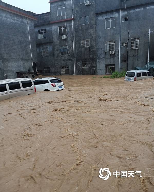 Chuvas torrenciais atingem sudoeste da China