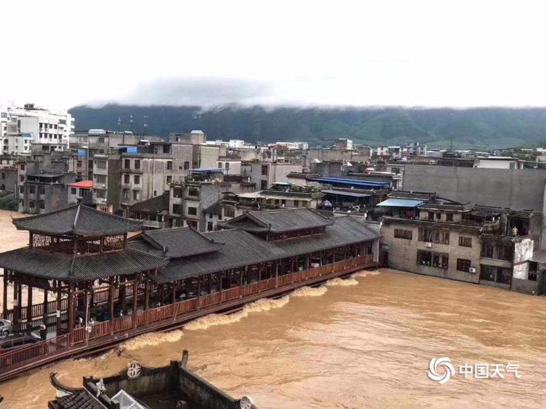 Chuvas torrenciais atingem sudoeste da China