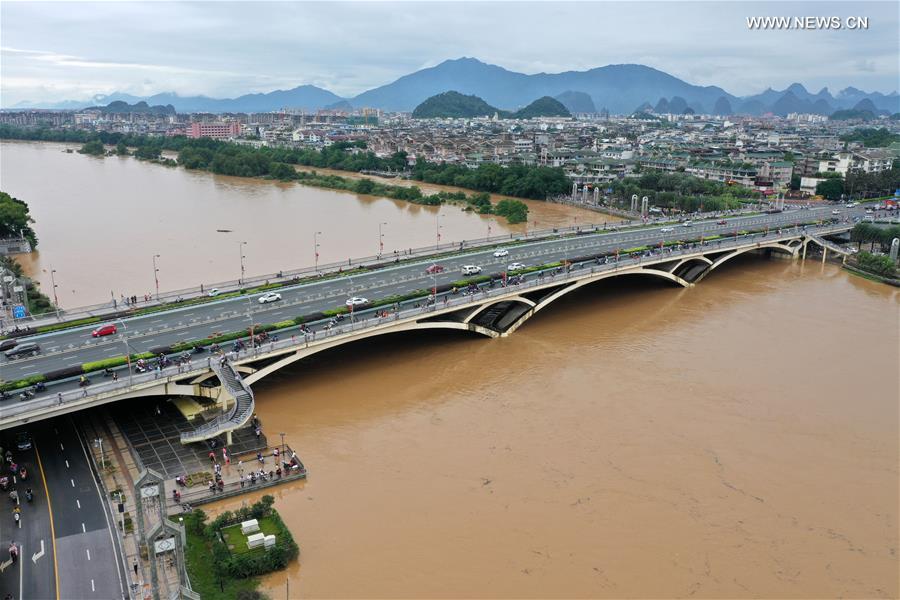 Mais de 2,6 milhões de pessoas afetadas por inundações no sul da China

