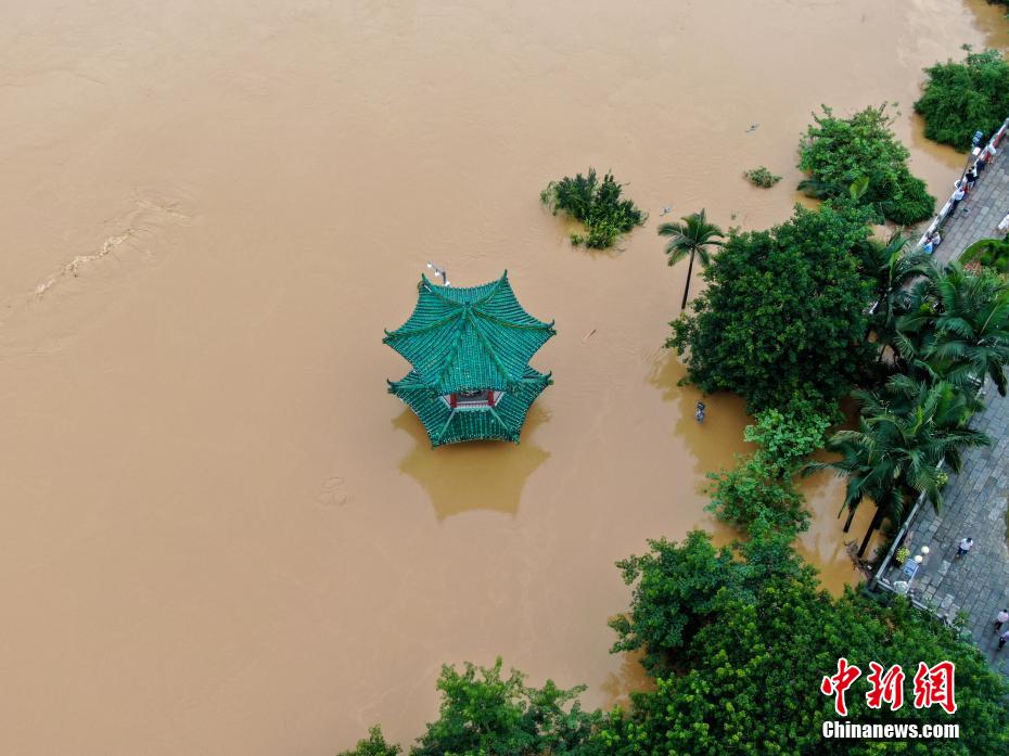 Inundações e chuvas atingem Liuzhou