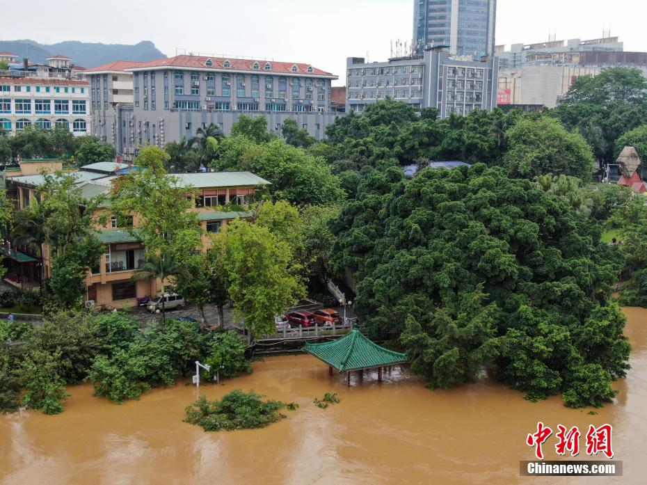 Inundações e chuvas atingem Liuzhou