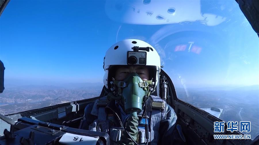 Piloto recordista da força aérea chinesa aposenta-se