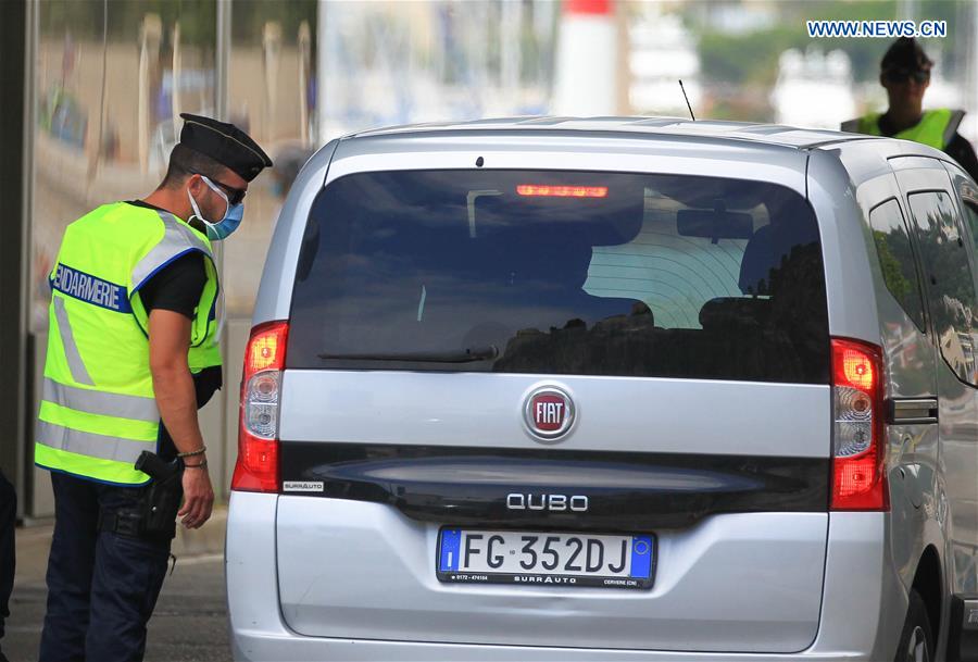 Viajantes europeus da área Schengen capazes de entrar no território francês sem restrições