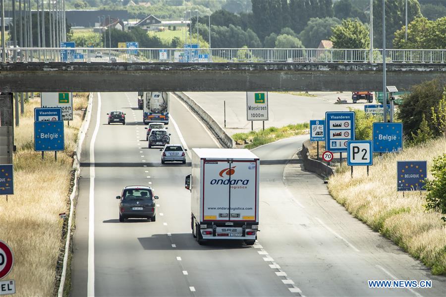 Viajantes europeus da área Schengen capazes de entrar no território francês sem restrições