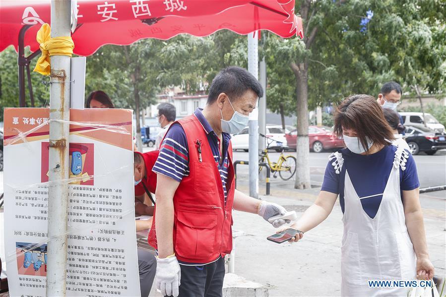 Gerenciamento fechado é retomado em todas as comunidades enquanto Beijing eleva a resposta de emergência à Covid-19