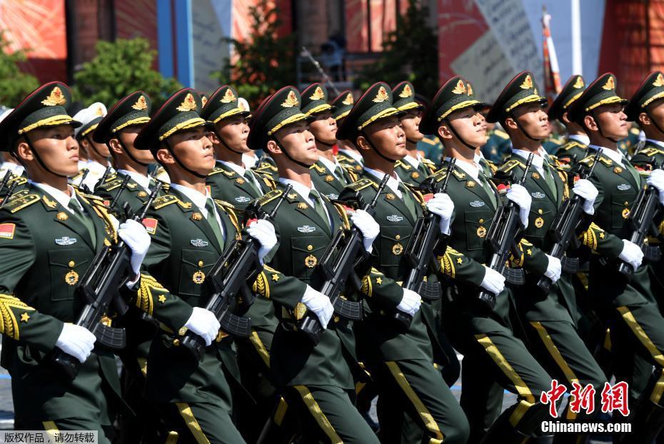 Rússia realiza parada militar em homenagem do 75º aniversário da vitória da guerra patriótica

