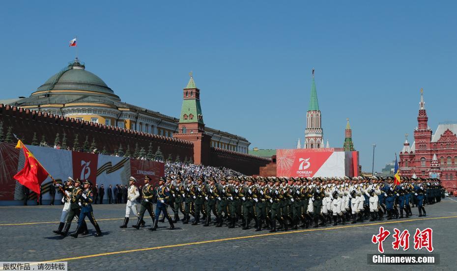 Rússia realiza parada militar em homenagem do 75º aniversário da vitória da guerra patriótica

