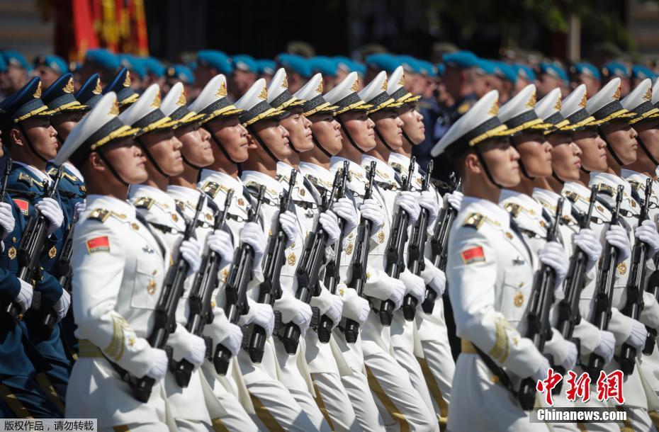 Rússia realiza parada militar em homenagem do 75º aniversário da vitória da guerra patriótica

