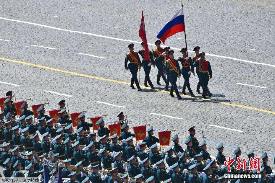 Rússia realiza parada militar em homenagem do 75º aniversário da vitória da guerra patriótica

