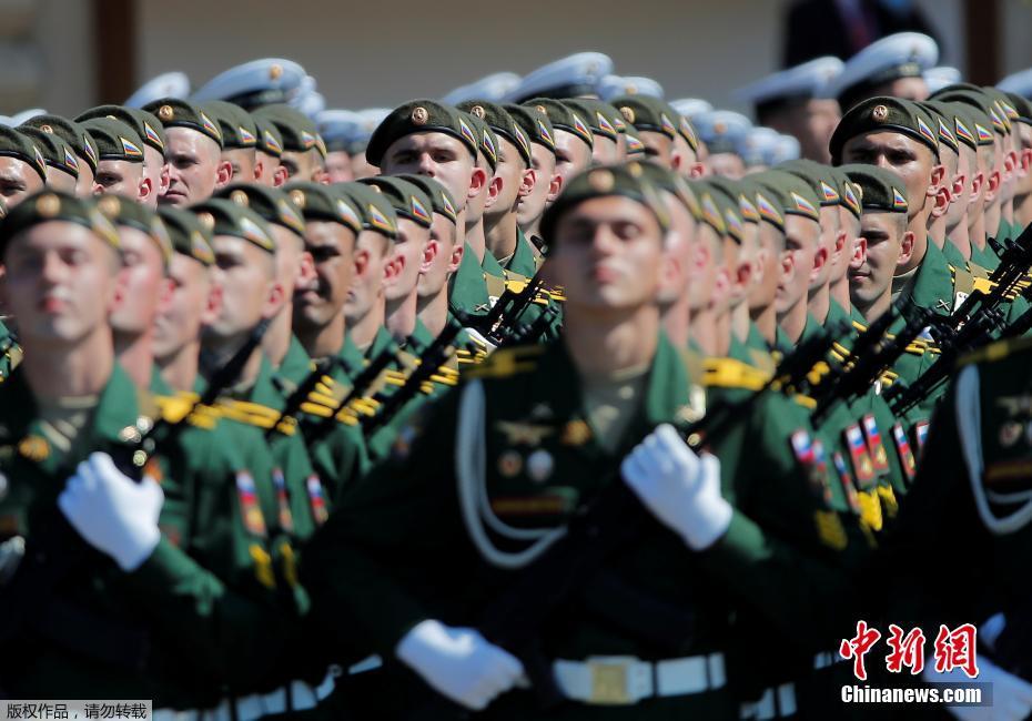 Rússia realiza parada militar em homenagem do 75º aniversário da vitória da guerra patriótica

