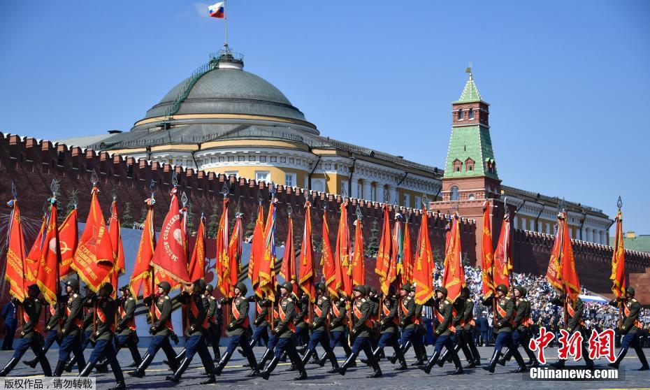 Rússia realiza parada militar em homenagem do 75º aniversário da vitória da guerra patriótica

