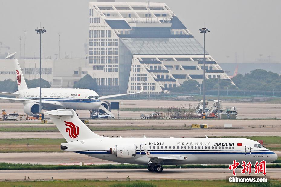 COMAC entrega primeiros aviões regionais ARJ21 à Air China

