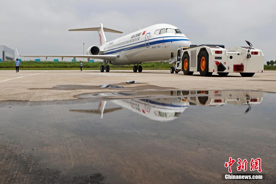 COMAC entrega primeiros aviões regionais ARJ21 à Air China

