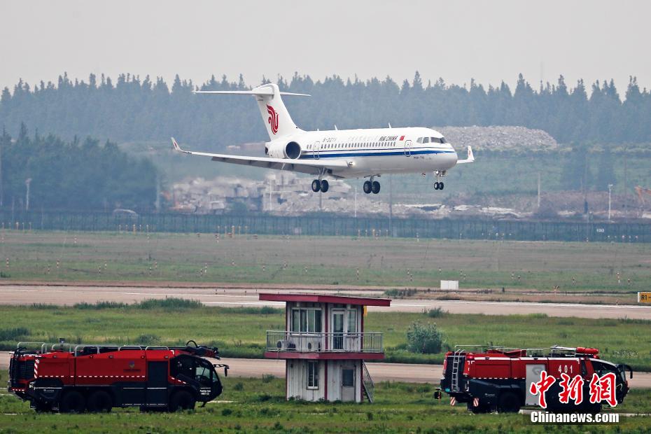 COMAC entrega primeiros aviões regionais ARJ21 à Air China

