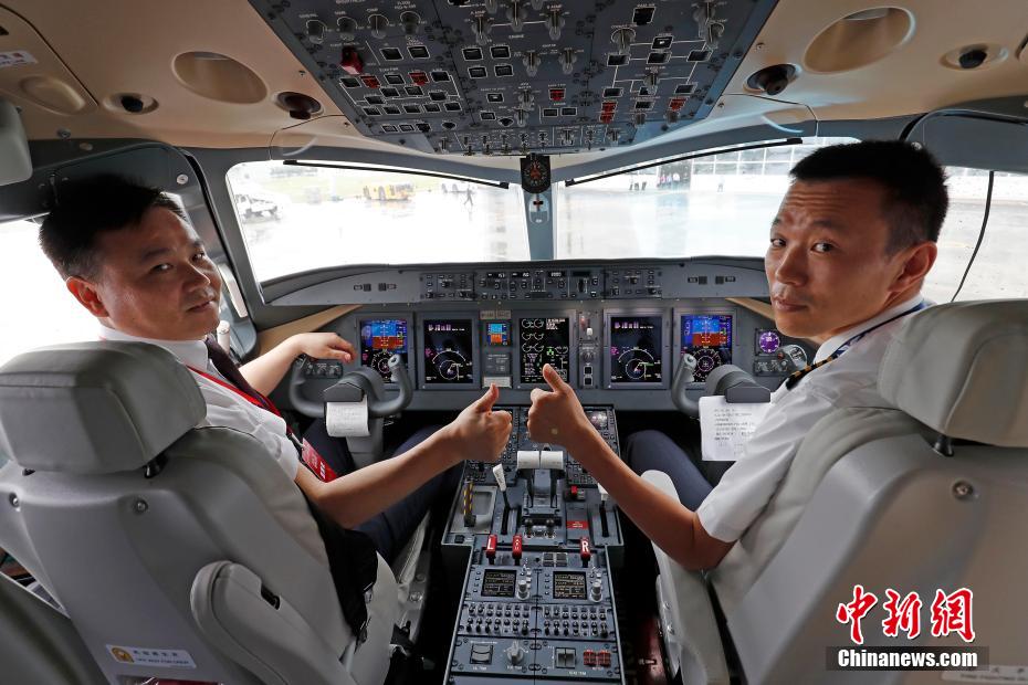 China: companhias aéreas apostam em avião de fabrico doméstico ARJ21

