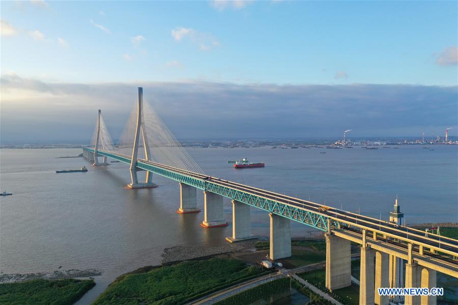 Ponte Shanghai-Suzhou-Nantong abre ao trânsito

