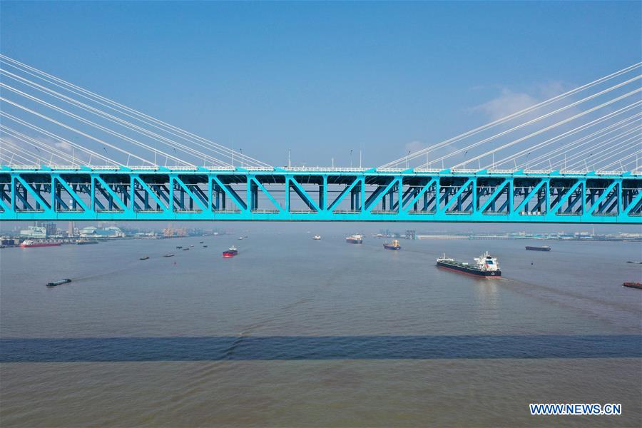 Ponte Shanghai-Suzhou-Nantong abre ao trânsito

