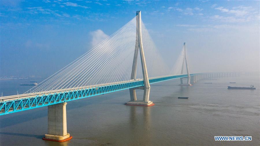 Ponte Shanghai-Suzhou-Nantong abre ao trânsito

