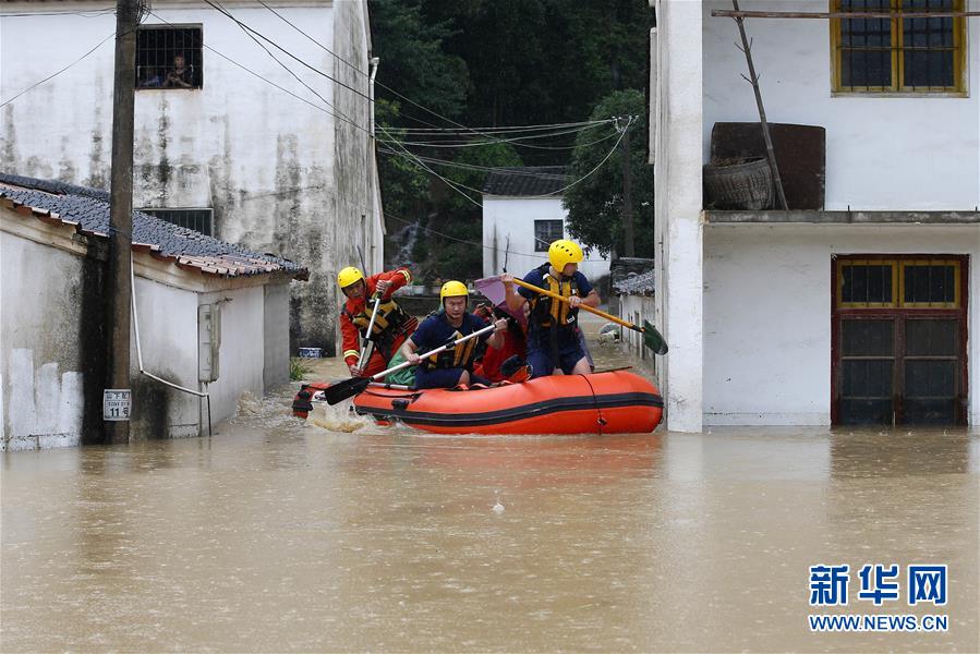 Chuva forte provoca inundações em Huangshan