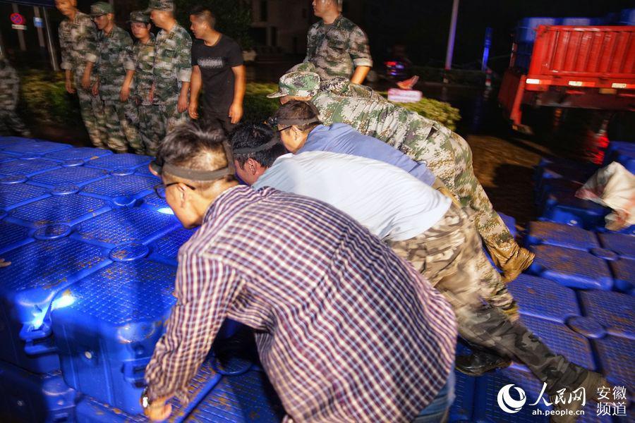 Província de Anhui constrói pontes flutuantes improvisadas em tempo recorde para garantir realização do vestibular chinês