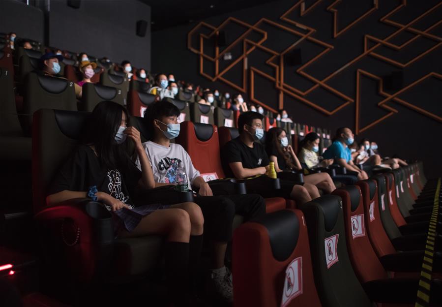 Galeria: Hubei reabre cinemas de maneira ordenada