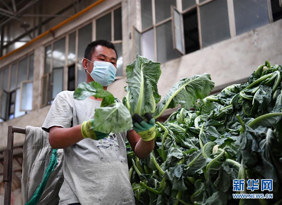 Urumqi garante fornecimento de produtos no mercado para combater a epidemia 