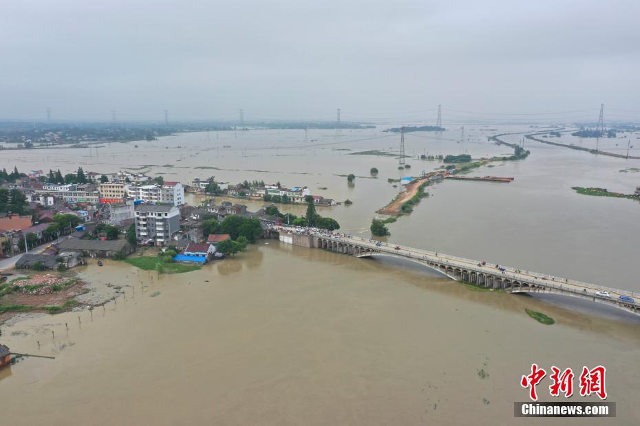 Anhui: aldeias inundadas no condado de Lujiang