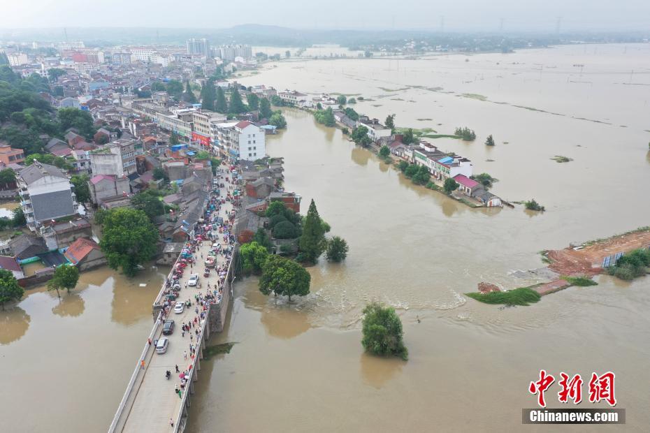 Anhui: aldeias inundadas no condado de Lujiang