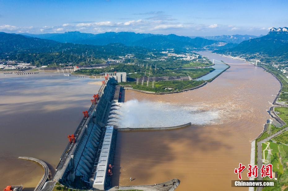 Represa das Três Gargantas atenua 3ª cheia do rio Yangtze