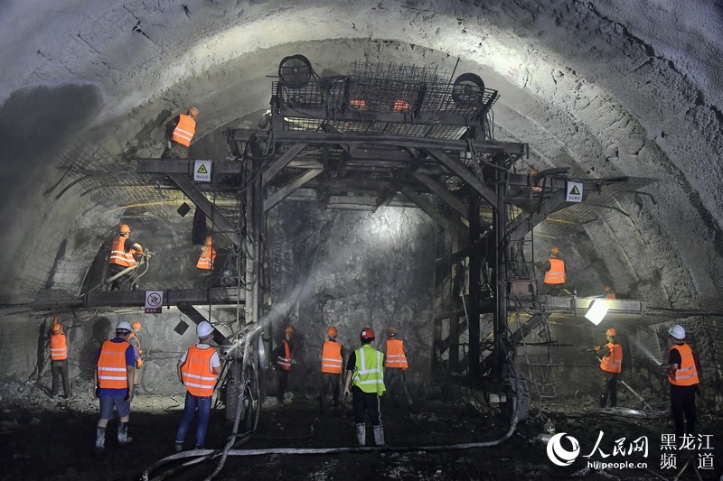 Galeria: Túnel mais longo do trem-bala em construção mais ao norte da China