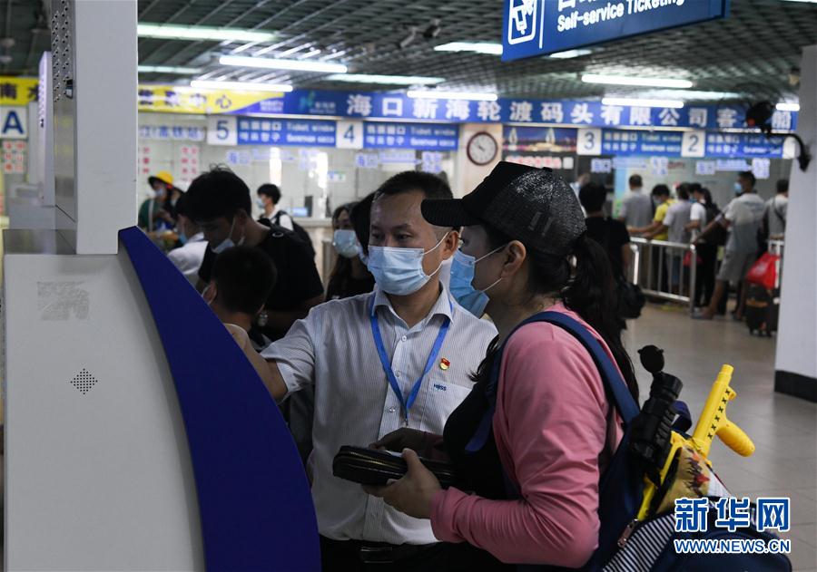 Transporte via balsa retomado no estreito de Qiongzhou após passagem do tufão 