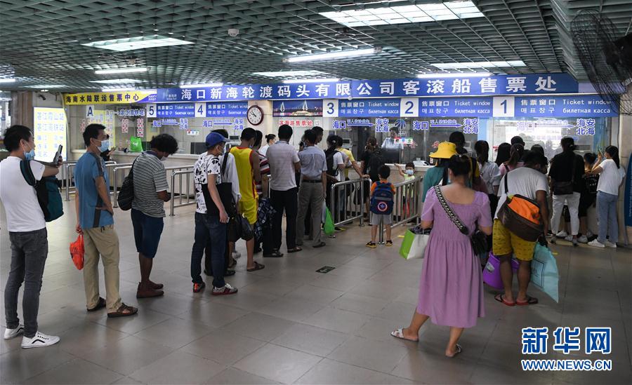 Transporte via balsa retomado no estreito de Qiongzhou após passagem do tufão 