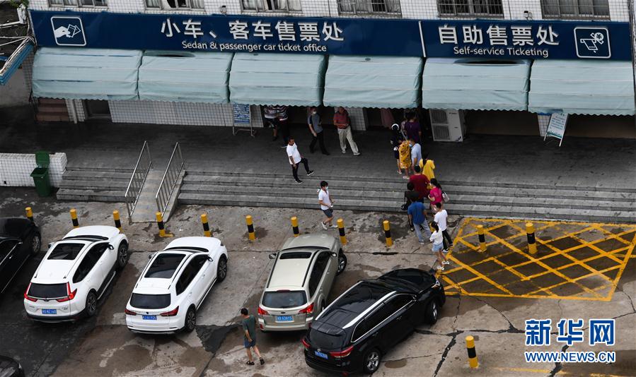 Transporte via balsa retomado no estreito de Qiongzhou após passagem do tufão 