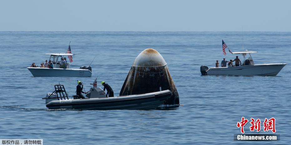 Dois astronautas da NASA voltam à Terra