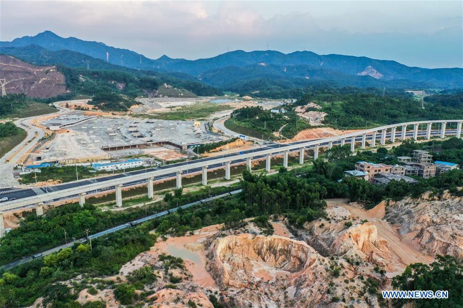 Ferrovia maglev de velocidade média-baixa em construção na cidade de Qingyuan, Guangdong 