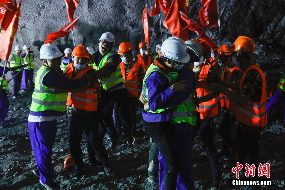 Concluído último túnel de trem-bala no extremo norte da China