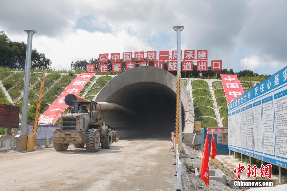 Concluído último túnel de trem-bala no extremo norte da China