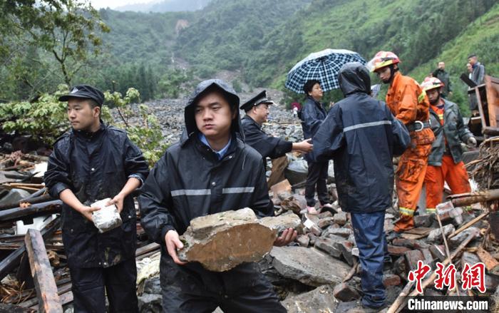 Tempestade deixa seis mortos e cinco desaparecidos em Sichuan