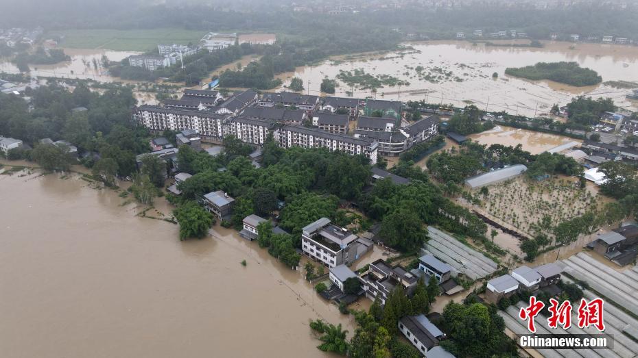 Fotos aéreas documentam inundação do antigo condado de Huanglongxi, Sichuan