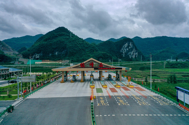 Hubei: Transformação de caminho em avenida em Enshi deixa cidade mais rica 