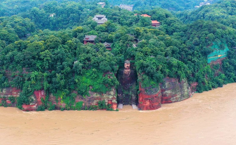 Buda Gigante de Leshan inundado pelas cheias