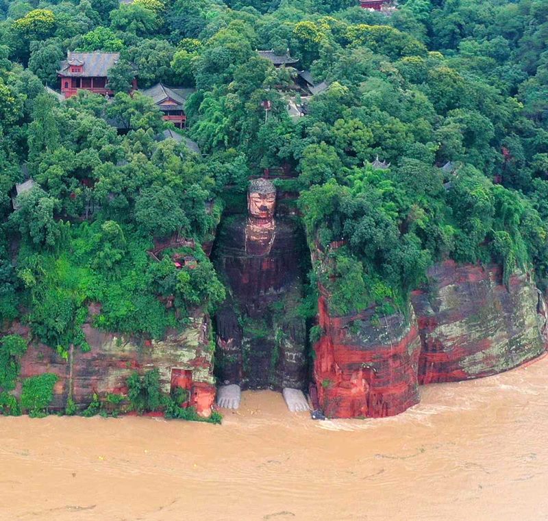 Buda Gigante de Leshan inundado pelas cheias