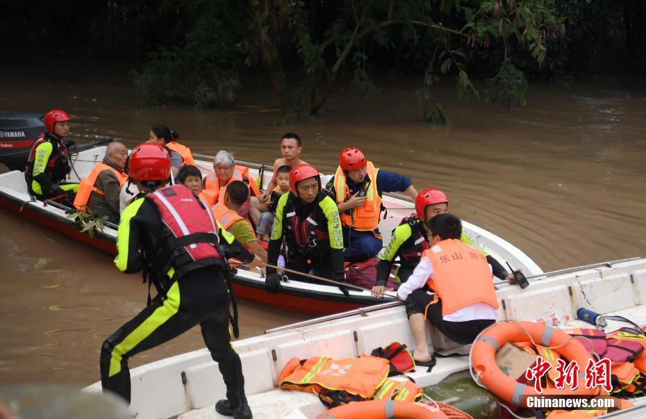 Nível de água da seção de Chongqing do rio Yangtze excede