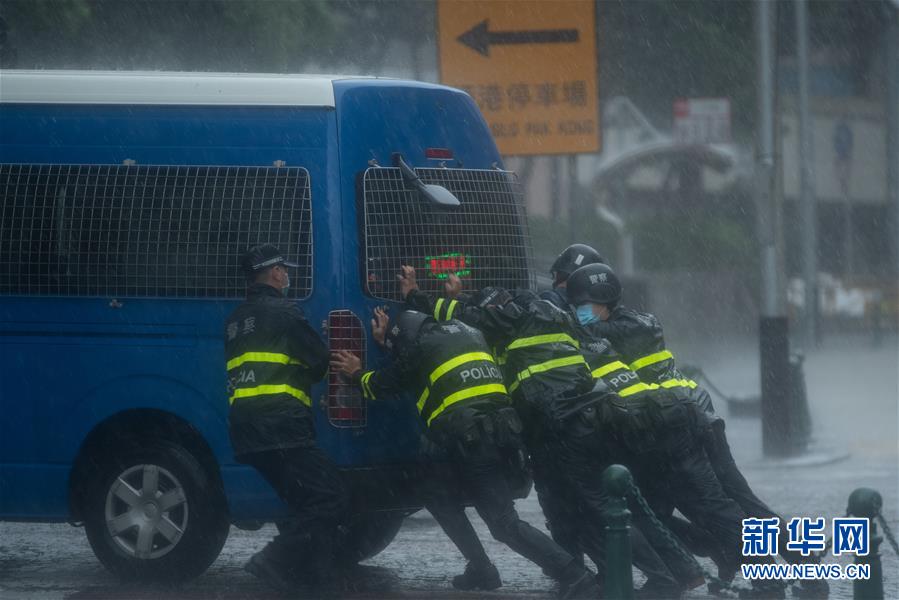 Macau emite sinal de tufão nº 10 e alerta vermelho para tempestade