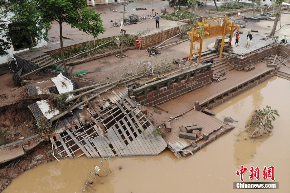 Condado de Hunglongxi em Chengdu após inundação