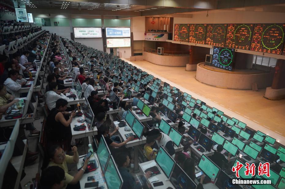 Kunming：Centro de Leilões de flores antes do Festival Qixi