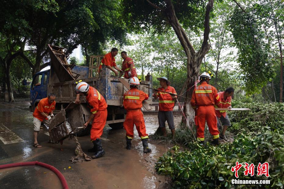 Hunan, Guizhou e outras quatro províncias aumentam assistência de resgate contra inundações em Sichuan 